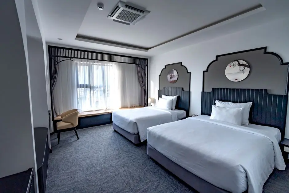 Kamar penginapan sederhana dengan suasana nyaman